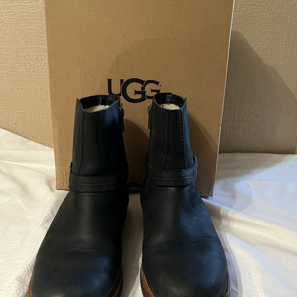 Ugg Camren Black Boots - Picture 2 of 11